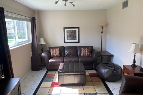 Copropriété à vendre à Palm Springs, Floride: 1 chambre, 83.7 m2 № 2077482 - photo 11