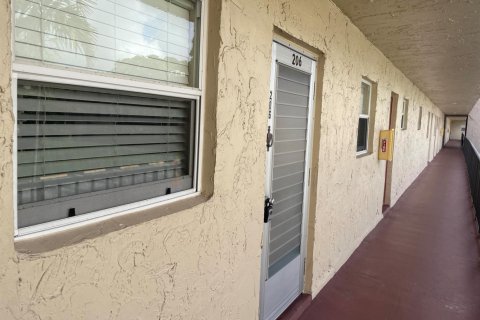 Copropriété à vendre à Palm Springs, Floride: 1 chambre, 83.7 m2 № 2077482 - photo 3