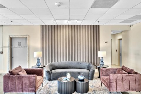 Condo in Miami Beach, Florida, 2 bedrooms  № 1945796 - photo 27