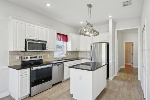 Casa en venta en Land O' Lakes, Florida, 4 dormitorios, 321.72 m2 № 1657266 - foto 6
