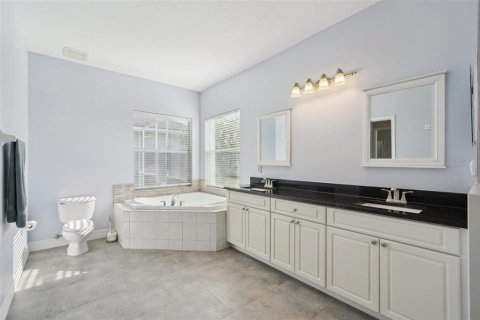 Casa en venta en Land O' Lakes, Florida, 4 dormitorios, 321.72 m2 № 1657266 - foto 12