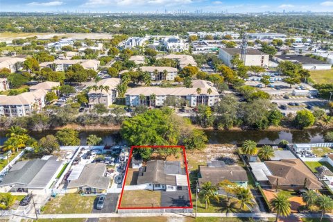 Купить виллу или дом в Майами-Гарденс, Флорида 4 спальни, 142.23м2, № 1995161 - фото 29