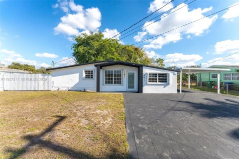 Дом в Майами-Гарденс, Флорида 4 спальни, 142.23м2 № 1995161