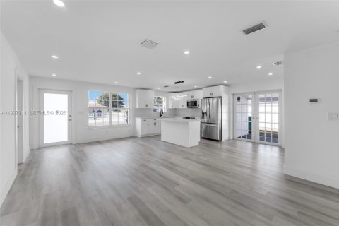 Купить виллу или дом в Майами-Гарденс, Флорида 4 спальни, 142.23м2, № 1995161 - фото 8