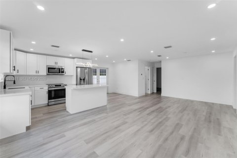 Купить виллу или дом в Майами-Гарденс, Флорида 4 спальни, 142.23м2, № 1995161 - фото 4