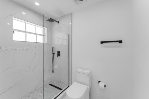 Купить виллу или дом в Майами-Гарденс, Флорида 4 спальни, 142.23м2, № 1995161 - фото 16