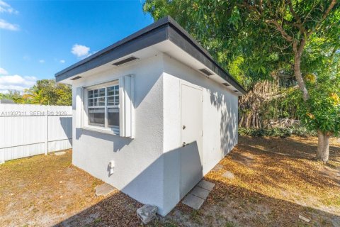 Купить виллу или дом в Майами-Гарденс, Флорида 4 спальни, 142.23м2, № 1995161 - фото 28