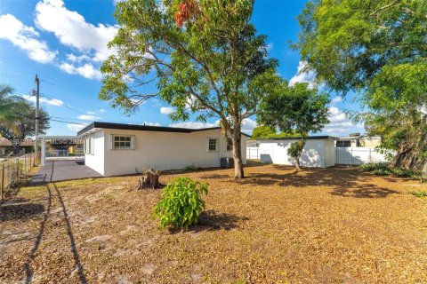 Купить виллу или дом в Майами-Гарденс, Флорида 4 спальни, 142.23м2, № 1995161 - фото 25