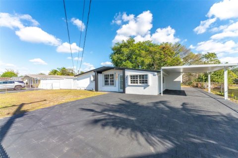 Купить виллу или дом в Майами-Гарденс, Флорида 4 спальни, 142.23м2, № 1995161 - фото 3
