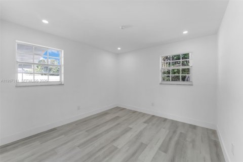 Купить виллу или дом в Майами-Гарденс, Флорида 4 спальни, 142.23м2, № 1995161 - фото 10