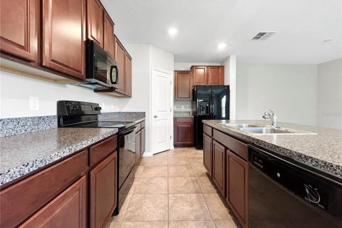 House in Wimauma, Florida 4 bedrooms, 177.81 sq.m. № 1816798 - photo 8