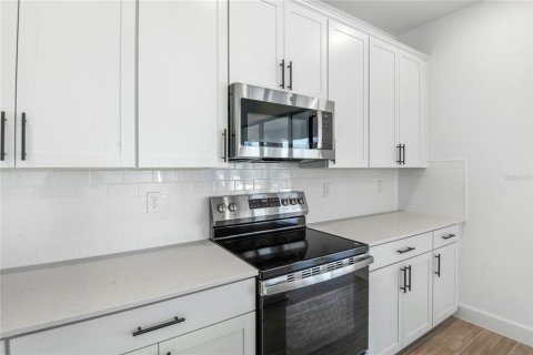 Casa en venta en Mount Dora, Florida, 4 dormitorios, 281.49 m2 № 2156313 - foto 9