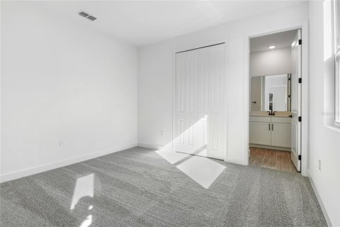 Casa en venta en Mount Dora, Florida, 4 dormitorios, 281.49 m2 № 2156313 - foto 5