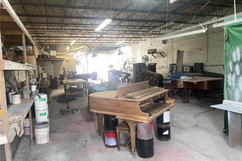 Propiedad comercial en venta en Saint Petersburg, Florida, 538.46 m2 № 1910126 - foto 2