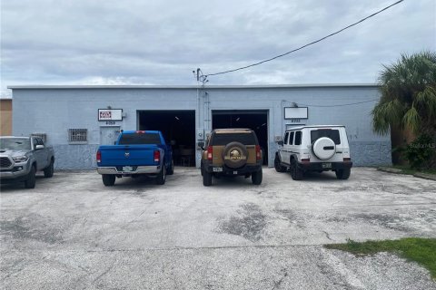 Propiedad comercial en venta en Saint Petersburg, Florida, 538.46 m2 № 1910126 - foto 1