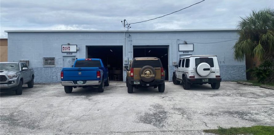 Propiedad comercial en Saint Petersburg, Florida 538.46 m2 № 1910126