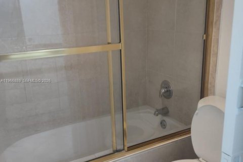 Снять в аренду кондоминиум в Уэст-Палм-Бич, Флорида 2 спальни, 95.69м2, № 2029019 - фото 8