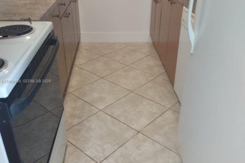 Снять в аренду кондоминиум в Уэст-Палм-Бич, Флорида 2 спальни, 95.69м2, № 2029019 - фото 2