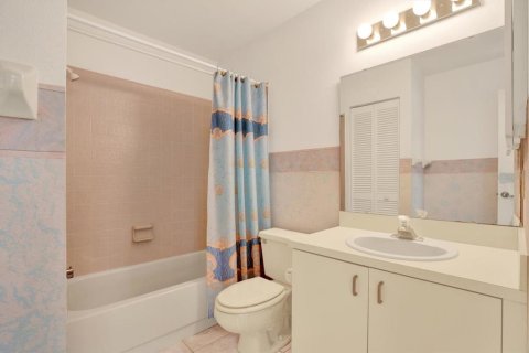 House in New Port Richey, Florida 2 bedrooms, 109.07 sq.m. № 2200049 - photo 17