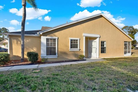 House in New Port Richey, Florida 2 bedrooms, 109.07 sq.m. № 2200049 - photo 2