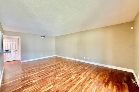 Condo in Tampa, Florida, 3 bedrooms  № 1919627 - photo 6