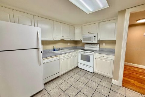 Condo in Tampa, Florida, 3 bedrooms  № 1919627 - photo 12