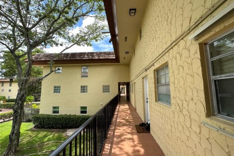 Condo in Miami, Florida, 1 bedroom  № 1956084 - photo 4