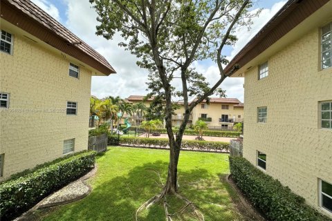 Condo in Miami, Florida, 1 bedroom  № 1956084 - photo 7