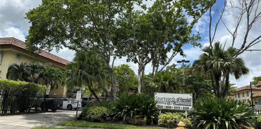 Condo in Miami, Florida, 1 bedroom № 1956084