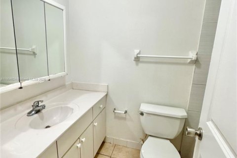 Condo in Miami, Florida, 1 bedroom  № 1956084 - photo 17