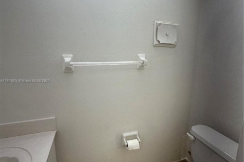 Condo in Miami, Florida, 1 bedroom  № 1956084 - photo 9