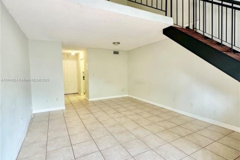 Condo in Miami, Florida, 1 bedroom  № 1956084 - photo 20