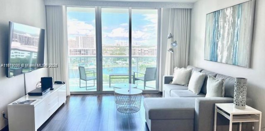Condominio en Hollywood, Florida, 2 dormitorios  № 1974299