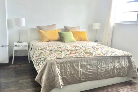 Condominio en venta en Hollywood, Florida, 2 dormitorios, 109.25 m2 № 1974299 - foto 11