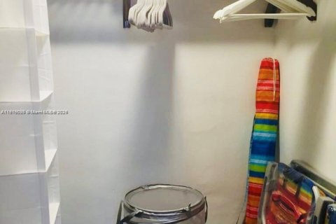 Condominio en venta en Hollywood, Florida, 2 dormitorios, 109.25 m2 № 1974299 - foto 12