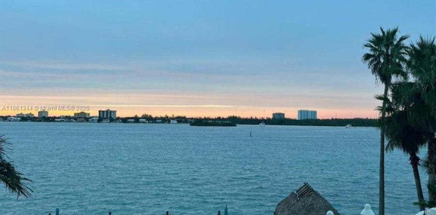 Appartement à Bay Harbor Islands, Floride 1 chambre, 88.26 m2 № 1892125