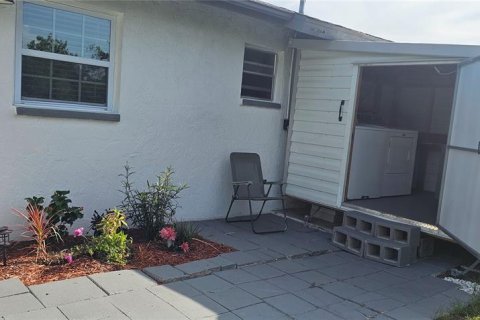 Apartment in Port Charlotte, Florida 2 bedrooms, 64.66 sq.m. № 2213811 - photo 11
