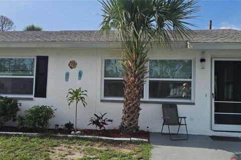 Apartment in Port Charlotte, Florida 2 bedrooms, 64.66 sq.m. № 2213811 - photo 2