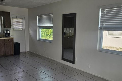 Apartment in Port Charlotte, Florida 2 bedrooms, 64.66 sq.m. № 2213811 - photo 4