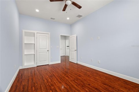 House in Pinellas Park, Florida 4 bedrooms, 330.55 sq.m. № 1268185 - photo 30
