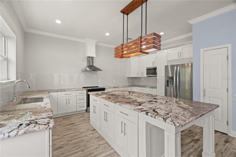 House in Pinellas Park, Florida 4 bedrooms, 330.55 sq.m. № 1268185 - photo 8