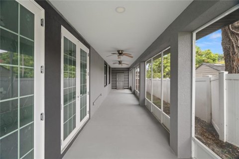 House in Pinellas Park, Florida 4 bedrooms, 330.55 sq.m. № 1268185 - photo 6