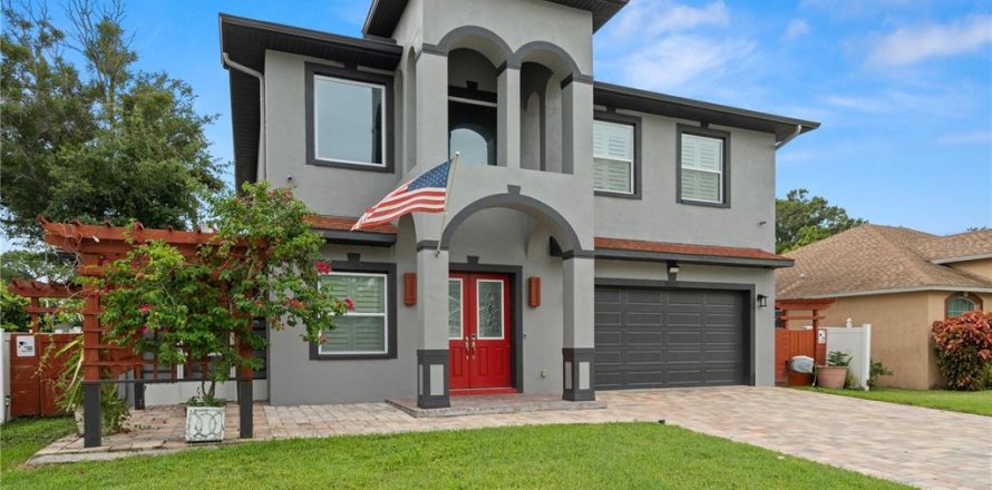 House in Pinellas Park, Florida 4 bedrooms, 330.55 sq.m. № 1268185