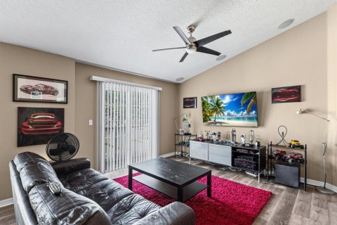 Townhouse in Riverview, Florida 2 bedrooms, 120.59 sq.m. № 2149972 - photo 4