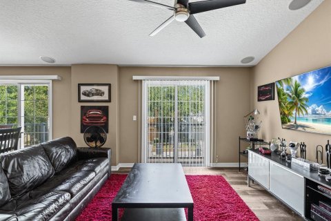 Townhouse in Riverview, Florida 2 bedrooms, 120.59 sq.m. № 2149972 - photo 3