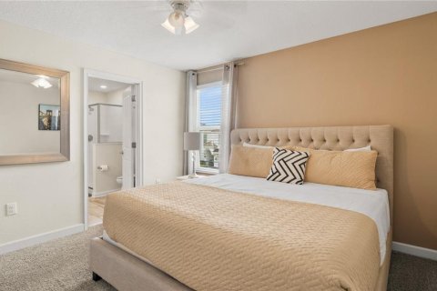 House in Davenport, Florida 8 bedrooms, 363.15 sq.m. № 1721717 - photo 14