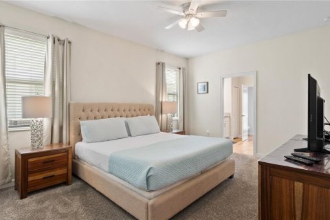 House in Davenport, Florida 8 bedrooms, 363.15 sq.m. № 1721717 - photo 6