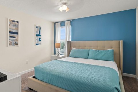 House in Davenport, Florida 8 bedrooms, 363.15 sq.m. № 1721717 - photo 8