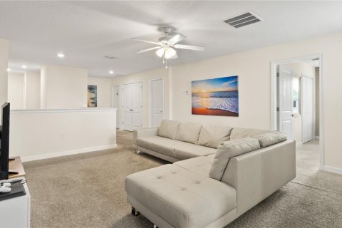House in Davenport, Florida 8 bedrooms, 363.15 sq.m. № 1721717 - photo 13