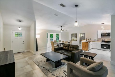 House in Gainesville, Florida 4 bedrooms, 199.55 sq.m. № 2105782 - photo 4